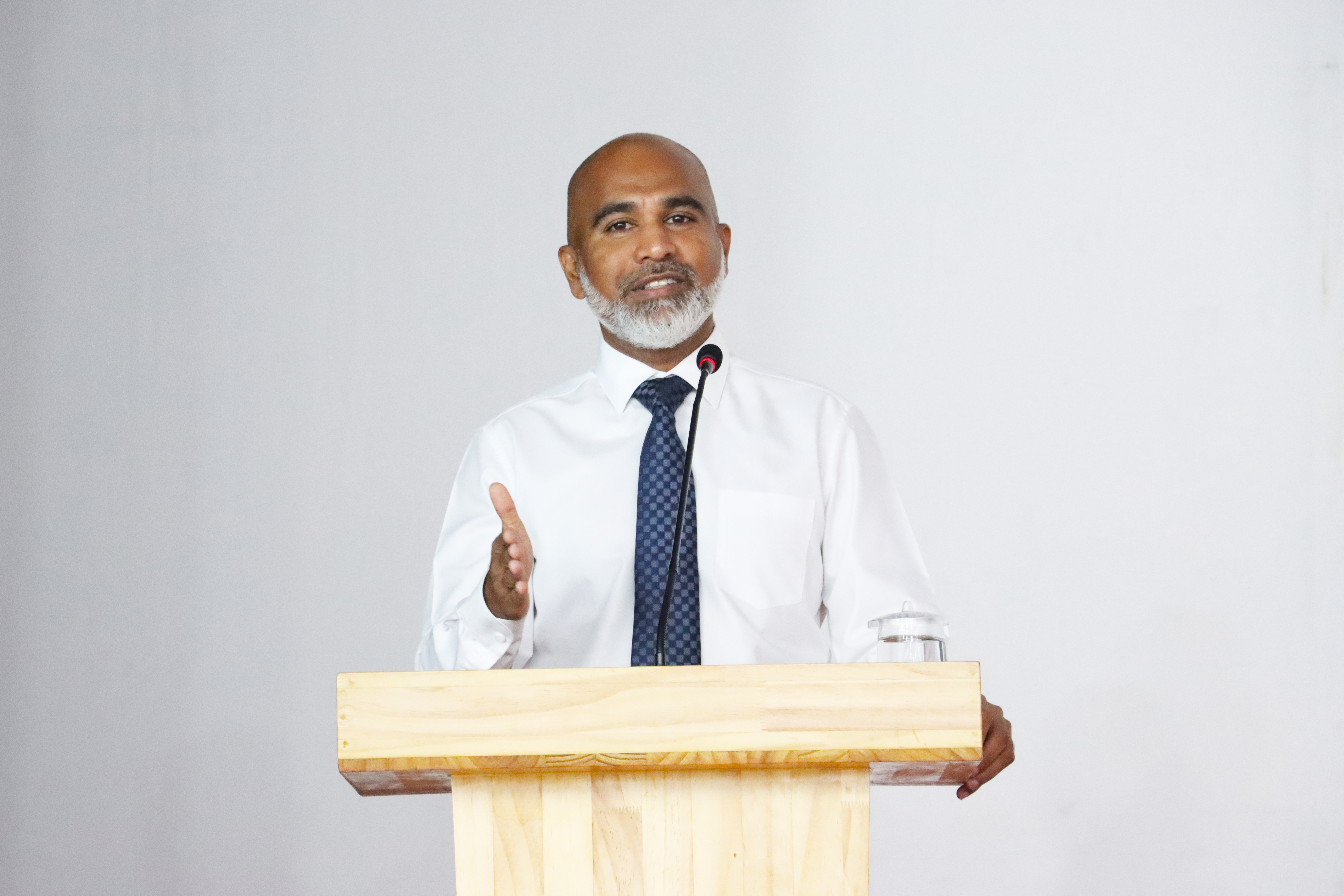 ސާނަވީ ނިންމާ އިމްތިޙާނުތަކުގައި ބައިވެރިވާ ދަރިވަރުންނަށް މިނިސްޓަރ ހިތްވަރުދެއްވައިފި