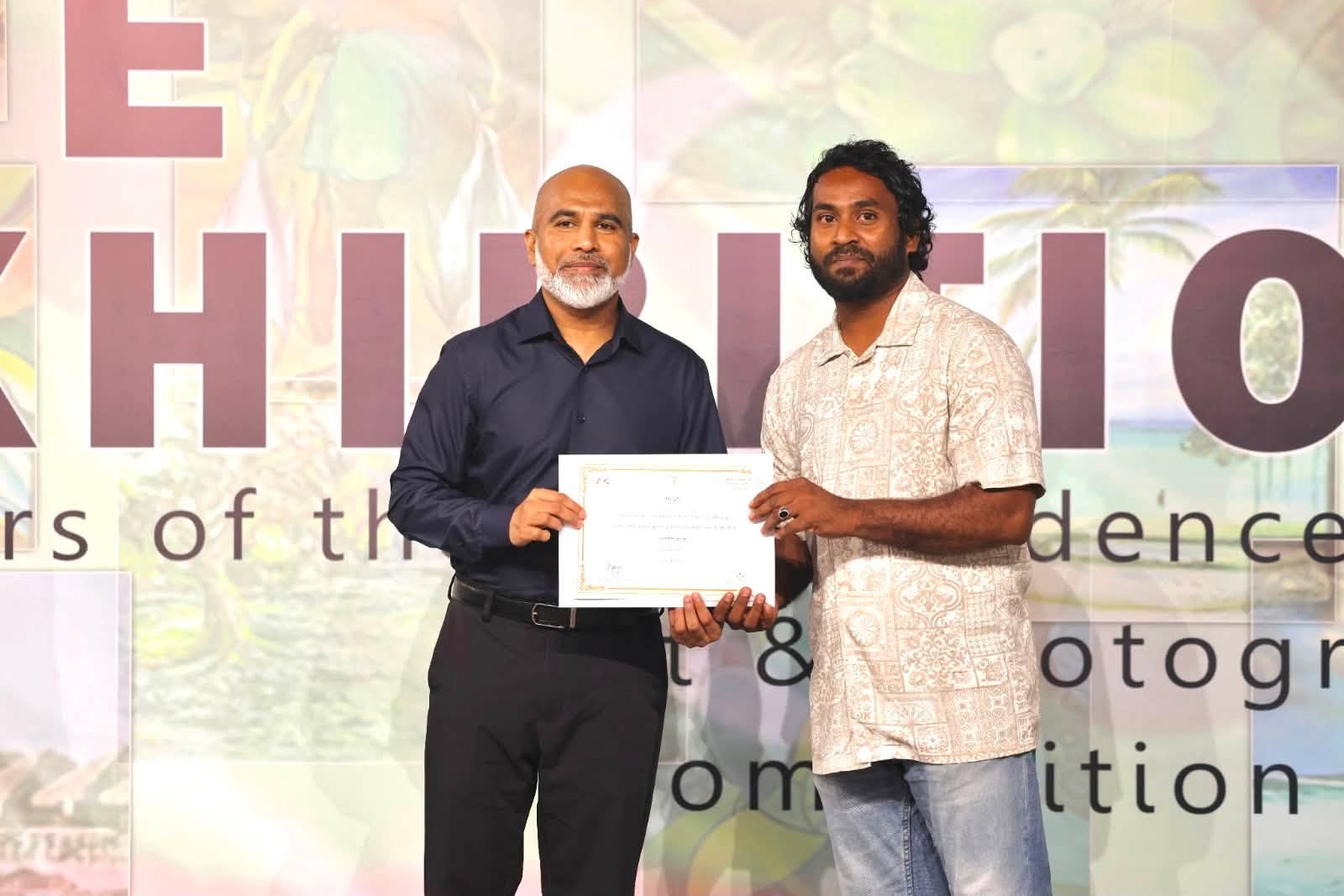 61 ވަނަ މިނިވަން ދުވަހުގެ މުނާސަބަތުގައި ބާއްވާ ފޮޓޯ އާއި ކުރެހުމުގެ މައުރަޒު މިނިސްޓަރ އިފުތިތާހުކޮށްދެއްވައިފި